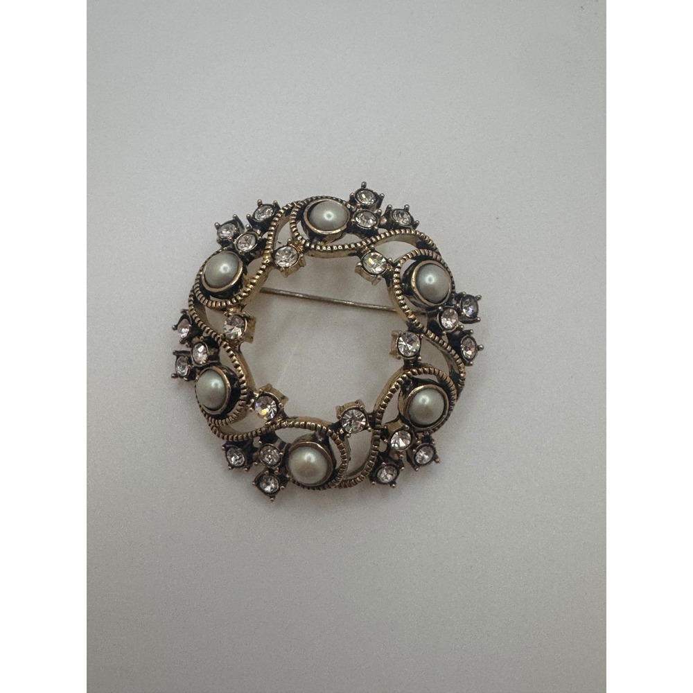 Sparkle and Shine Monet Vintage Gold‎ Tone Faux Pearl Crystal Wreath Brooch Pin